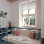 Cute Designer Little Near Castle! Backyard!
