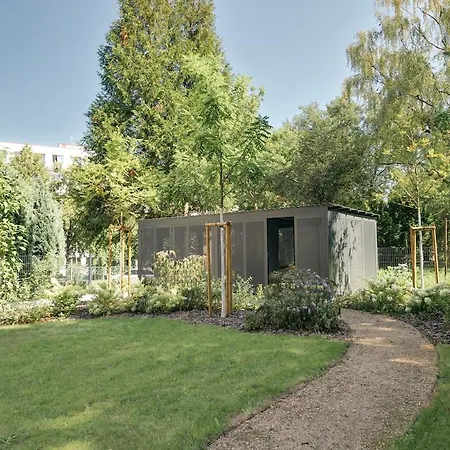 Cute Designer Little Near Castle! Backyard! *