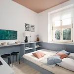 Cute Designer Little Near Castle! Backyard! アパート プラハ