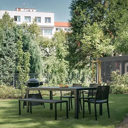 Cute Designer Little Near Castle! Backyard! *