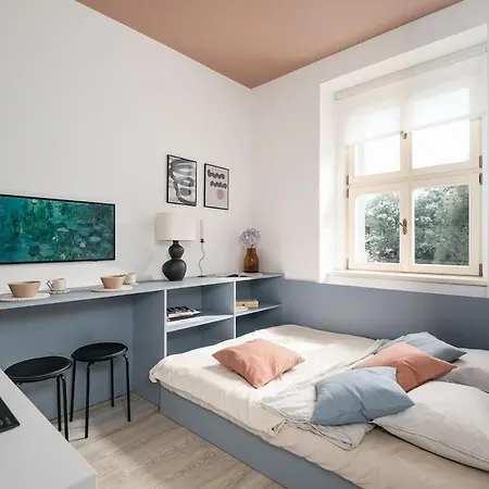 Cute Designer Little Near Castle! Backyard! Apartment Prague