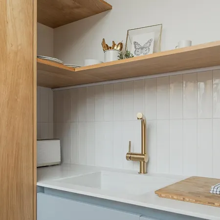 Cute Designer Little Near Castle! Backyard! Apartamento Praga