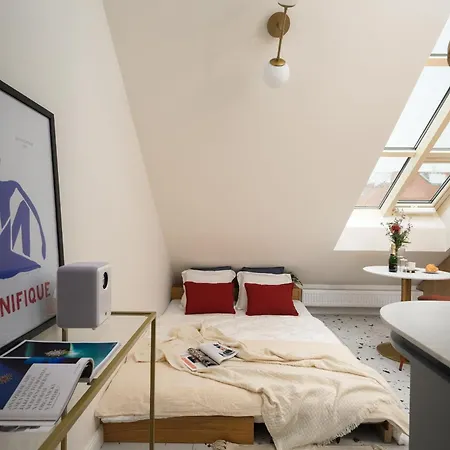 Apartamento Cute Designer Little Near Castle! Backyard!