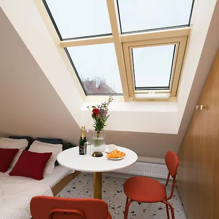 Apartamento Cute Designer Little Near Castle! Backyard! Praga