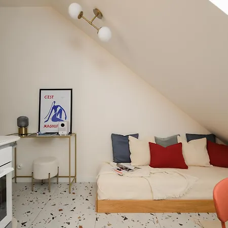 Cute Designer Little Near Castle! Backyard! Apartamento Praga
