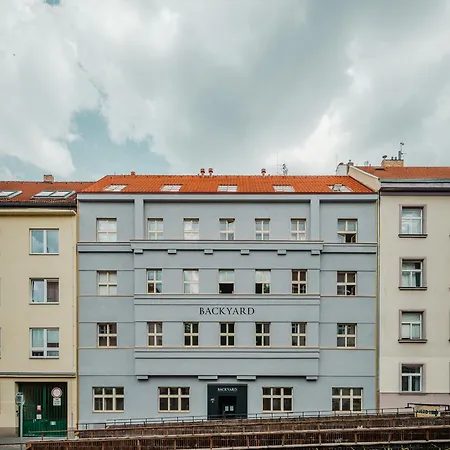 Cute Designer Little Near Castle! Backyard! Apartamento *