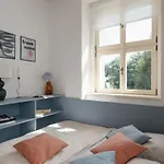 Cute Designer Little Near Castle! Backyard! * Prag