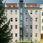Cute Designer Little Near Castle! Backyard! Daire Prag